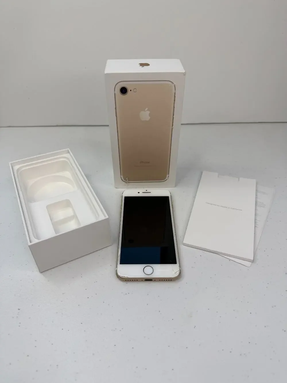 Apple iPhone 7 - 32GB 128GB 256GB 12 MP Camera Splash resistant Gold